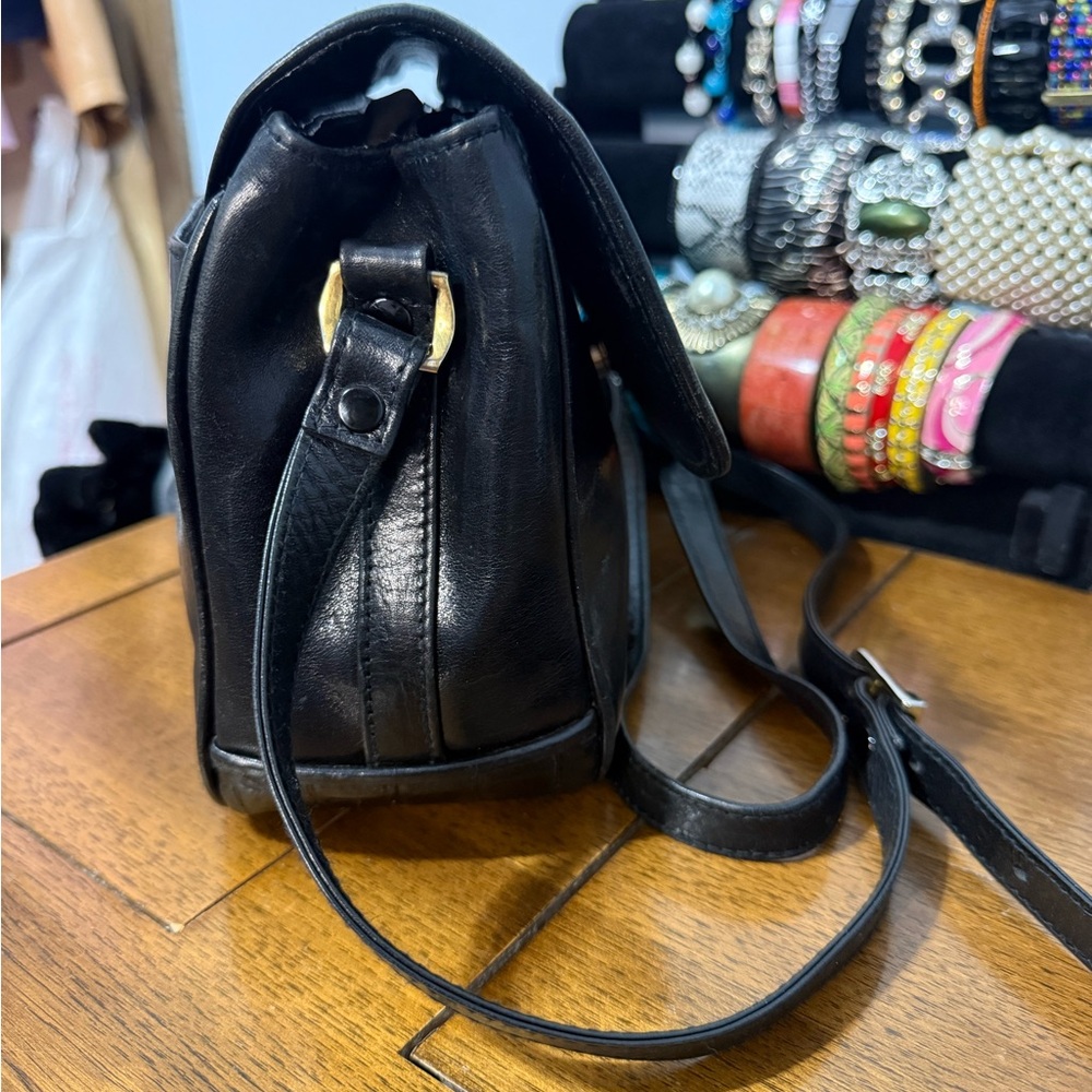 Portofino Collection Black Genuine Leather Croc-Embossed Crossbody Bag - Picture 7 of 16